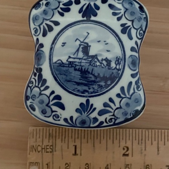Delft Blue Trinket Box - Picture 2 of 6